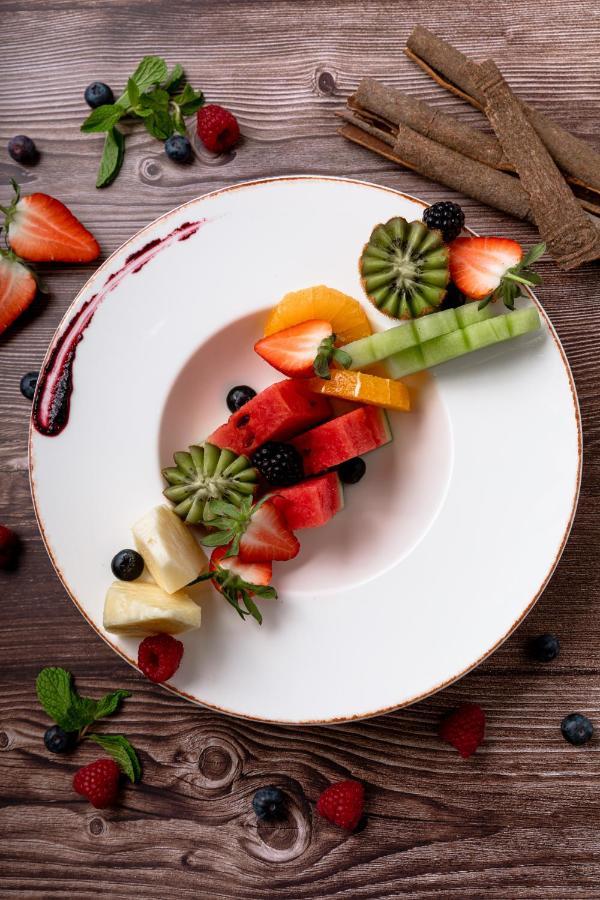 Maani Muscat Hotel & Suites Экстерьер фото
