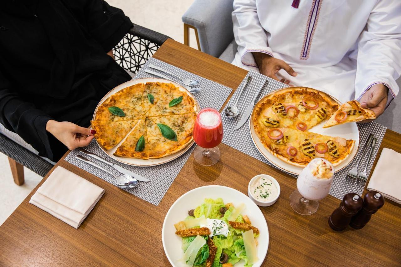 Maani Muscat Hotel & Suites Экстерьер фото