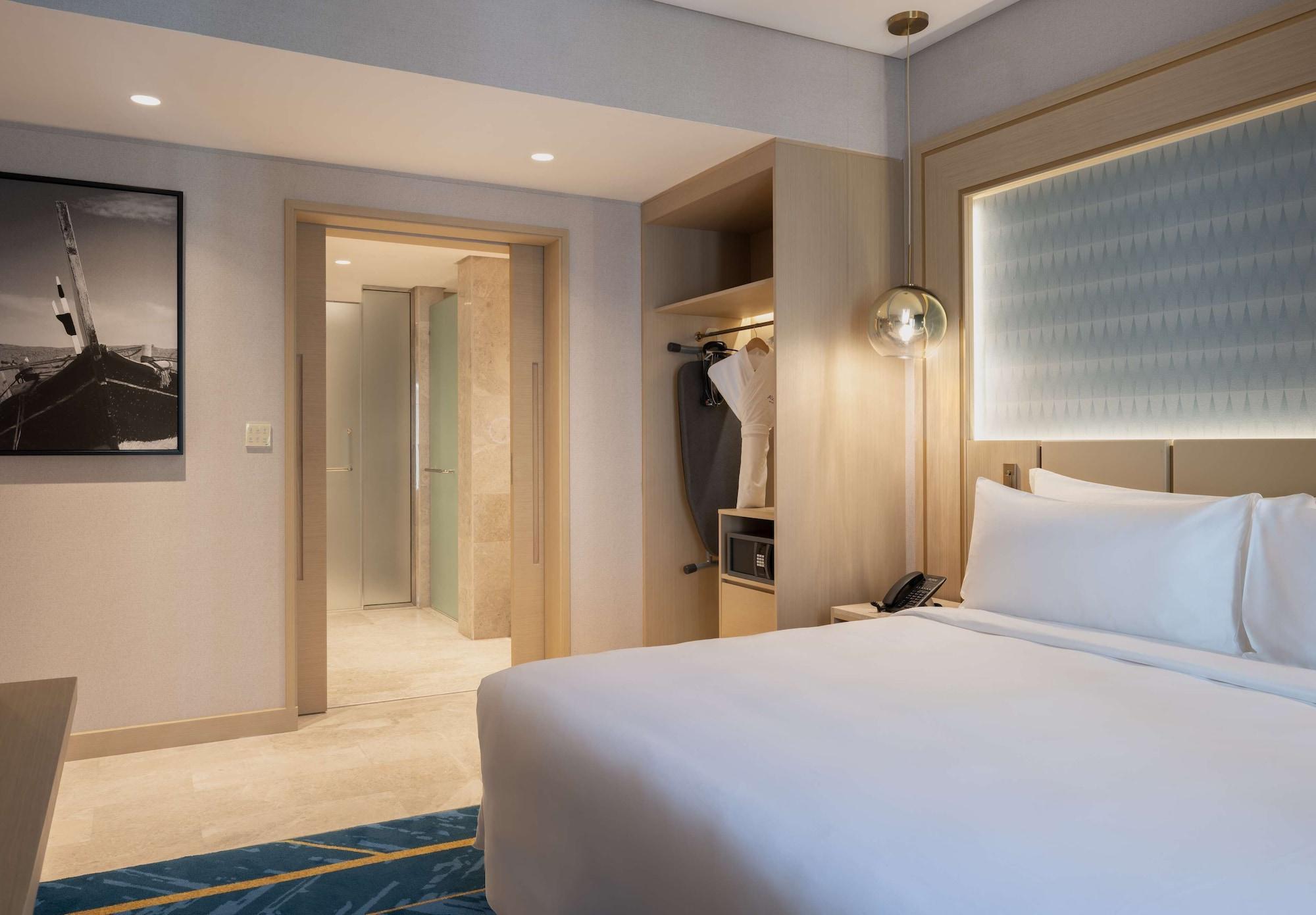 Maani Muscat Hotel & Suites Экстерьер фото