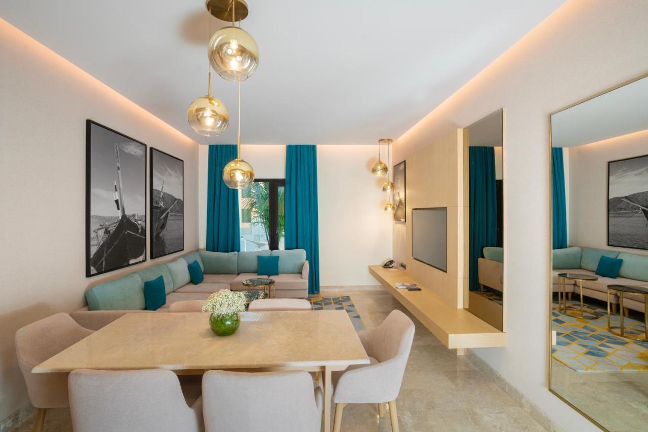 Maani Muscat Hotel & Suites Экстерьер фото
