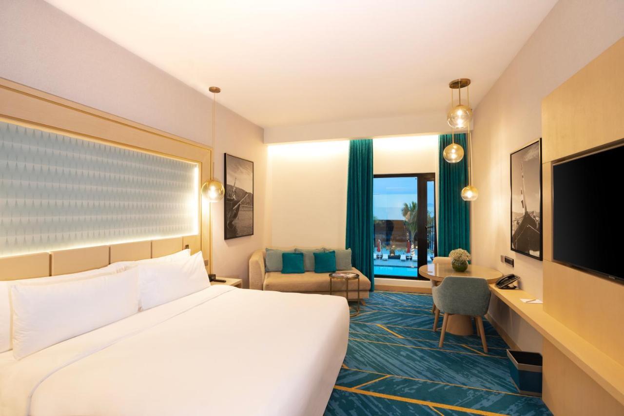 Maani Muscat Hotel & Suites Экстерьер фото